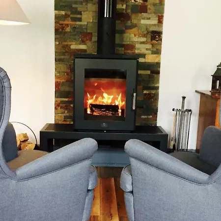 Les Ecrins - With Jacuzzi Konukevi