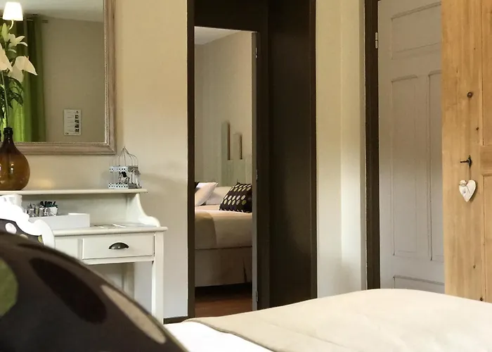 Gasthuis Les Ecrins - With Jacuzzi